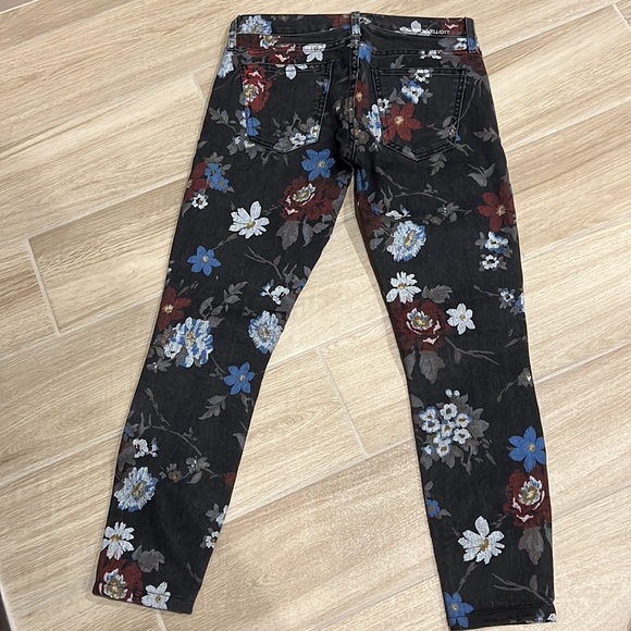 Current Elliott size 24 Stiletto jeans in Black Wildflower, cropped - Picture 8 of 9